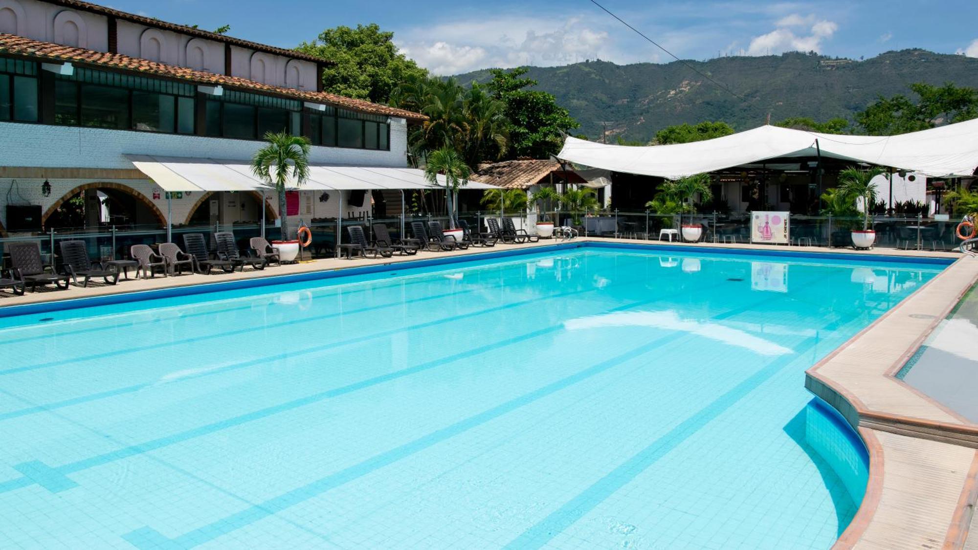 Hotel San Juan Internacional Giron Exterior photo