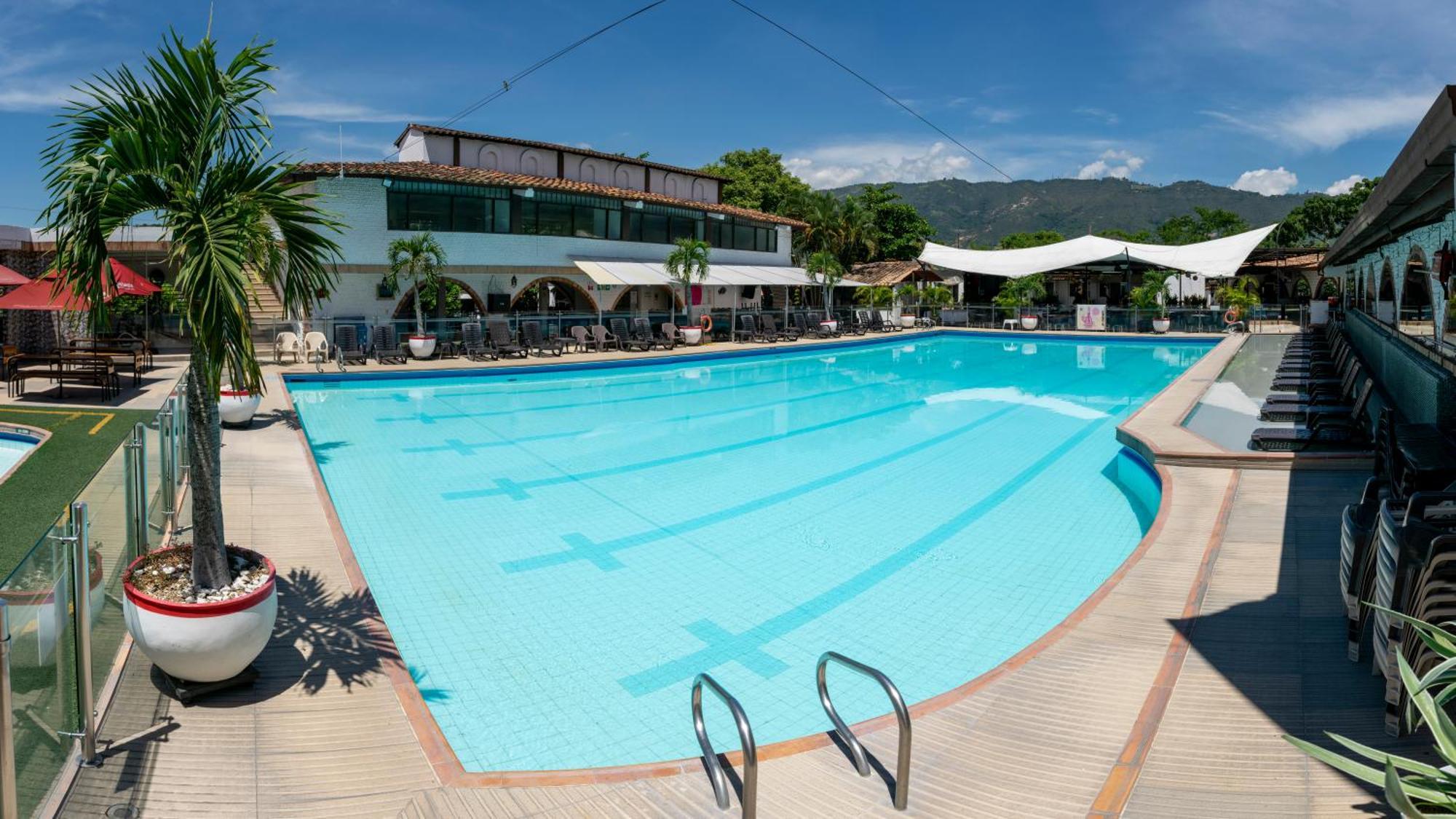 Hotel San Juan Internacional Giron Exterior photo